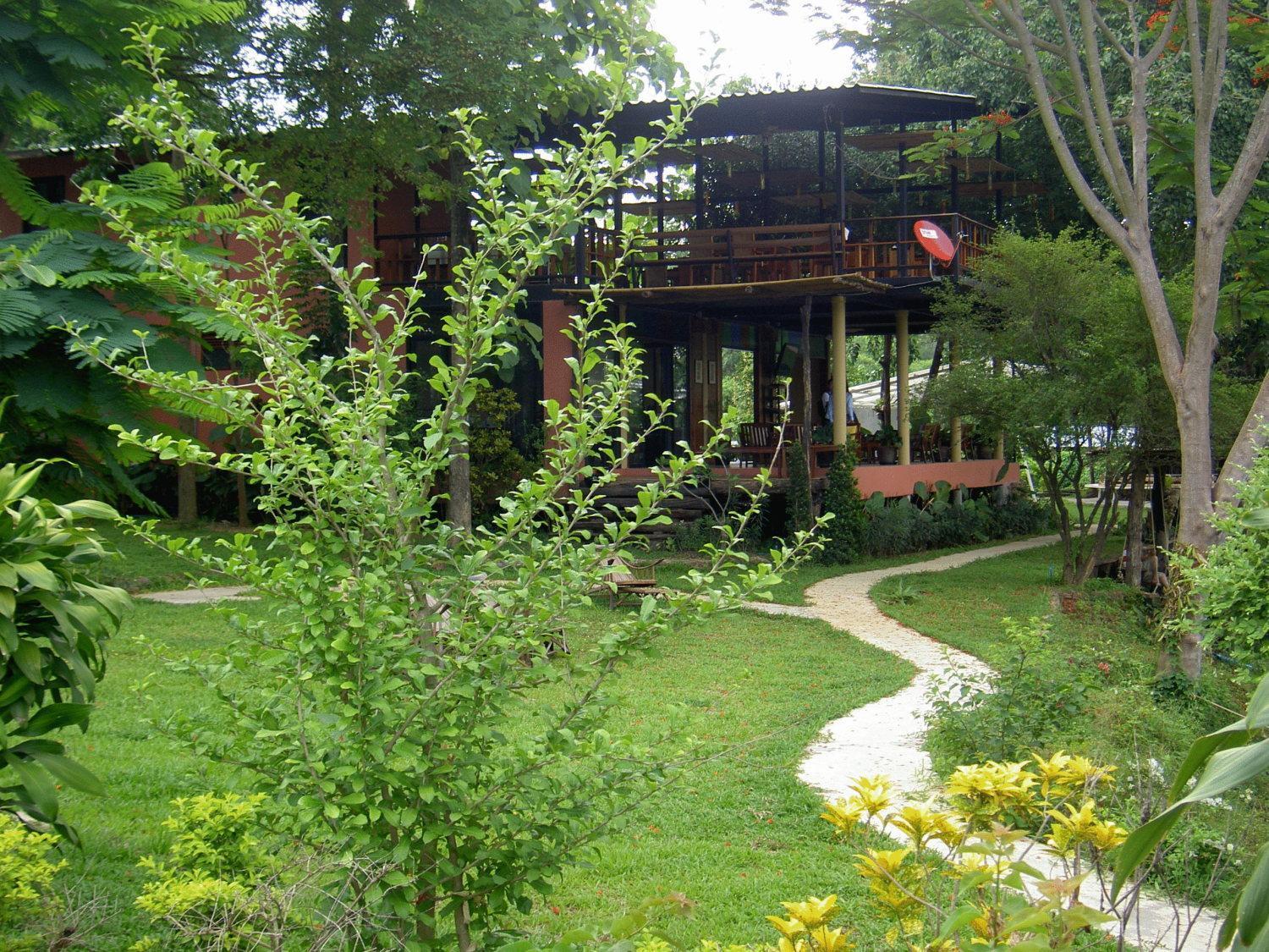 Boutique Raft Resort, River Kwai Sai Yok Exterior photo